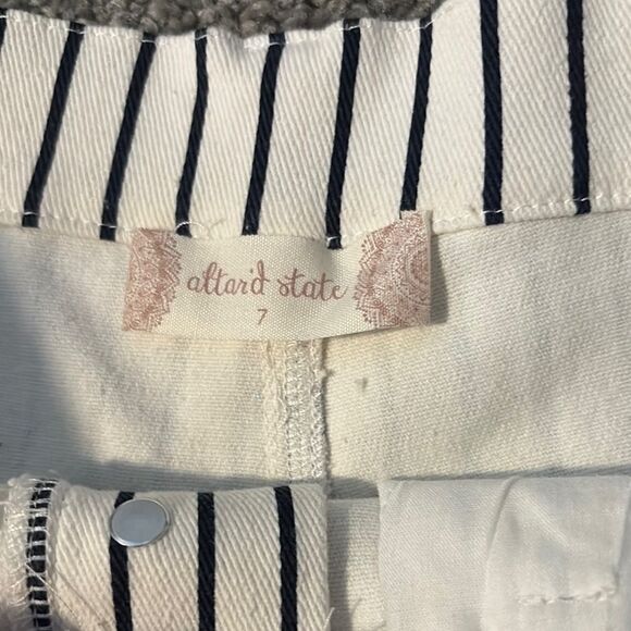 NWT Alter’d State Black and White Striped Shorts. Size 7 - Picture 3 of 8